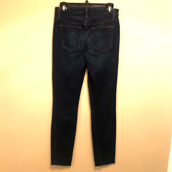 Joe’s Jeans raw hem ankle style Lorena sz 29 dark rinse - Picture 4 of 9